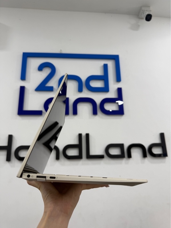 Laptop Hp Envy 13-ba1535TU - i7- 1165G7 - Ram 8gb/ SSD 480gb - Màu vàng - Pin 80% - Ngoại hình 97% - Bể bản lề, trầy xước, màn trầy, cấn móp góc - Kèm sạc