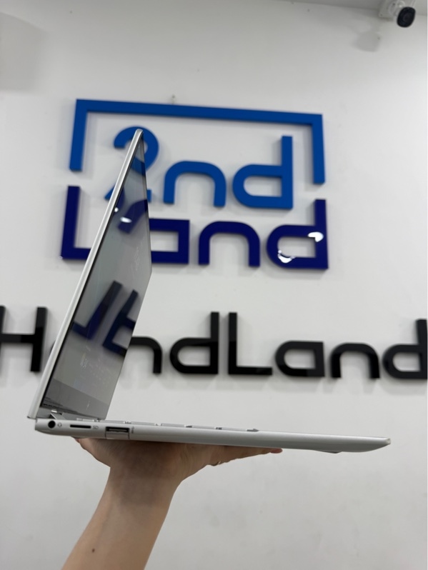 Laptop HP Envy x360 2-in-1 laptop 13-bf0112TU - i5-1230U 16/512GB ssd - Màu bạc - Pin 80% - Ngoại hình 97% - Màn 2.8K có touch , màn có vết nứt nhỏ , cấn góc nhẹ , móp vỏ - Kèm sạc