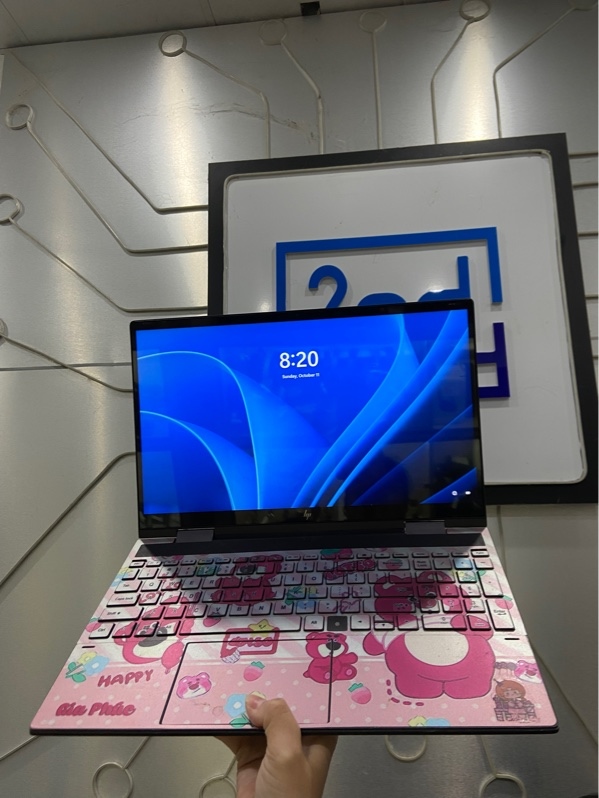 Laptop HP Envy x360 Convertible 15M - Ryzen 5 5400u - 16/1TB SSD - Pin 70 - Màn cảm ứng - Màu đen - Ngoại hình: 97% - Dán full skin, nhiều đốm phản quang liti, ám vàng, hằn phím nhẹ - Kèm sạc