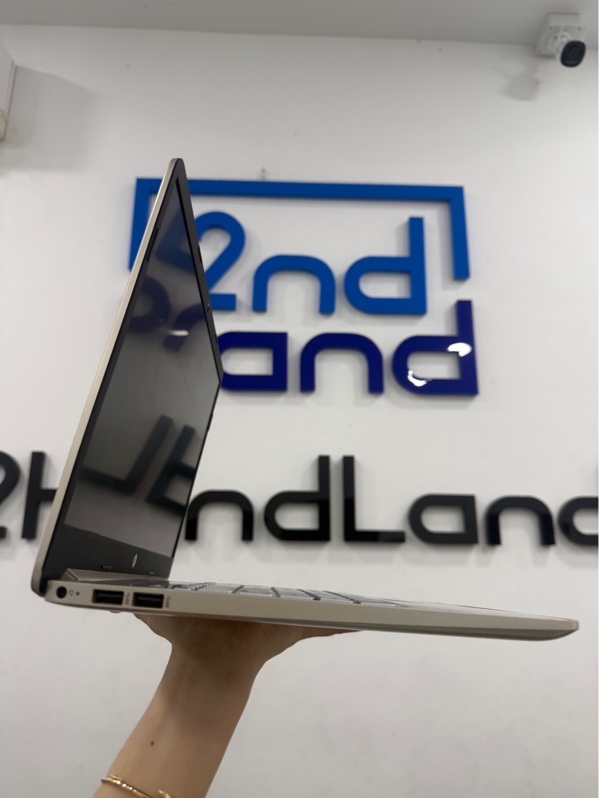 Laptop HP Laptop 15s-fq2xxx - Intel core i5-1135G7 - 8/SSD 512GB - Màu vàng - Pin 56% - Ngoại hình 97% - Màn phản quang , tối viền dưới , màn hồng 4 góc - Kèm Box , sạc