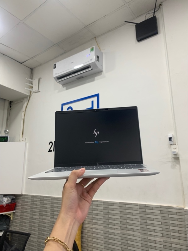 Laptop HP omnibook 7 - Ryzen ai 7 350w - Ram 16/512 ssd - Màu bạc - Pin 87% - Ngoại hình: 97% - Màn ám hồng - Kèm sạc