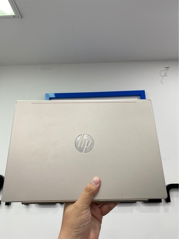 Laptop HP Pavilion 14 Ce-2041TU - i5-8265U - Ram 8GB - SSD 256GB + 240GB - Pin: 100% - Màu be - Ngoại hình: 97% - Màn ám hồng , phản quang- Kèm sạc