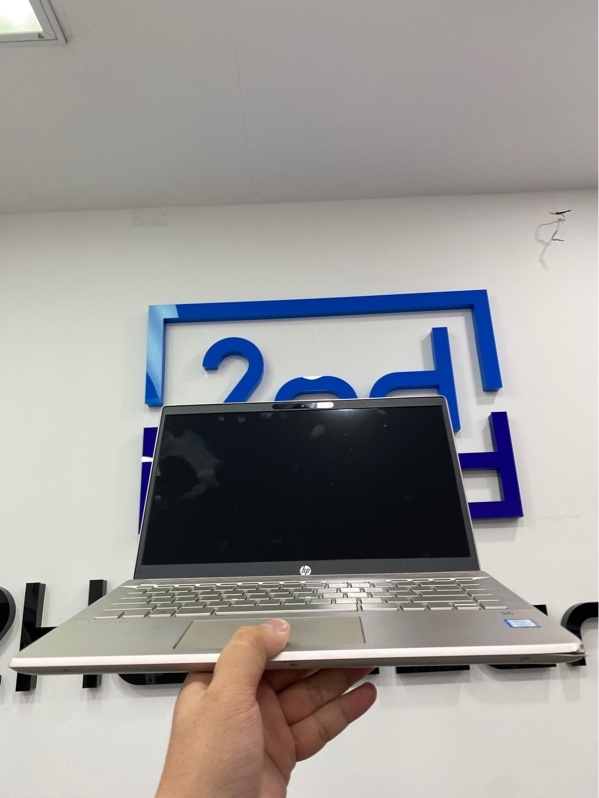 Laptop HP Pavilion 14 Ce-2041TU - i5-8265U - Ram 8GB - SSD 256GB + 240GB - Pin: 100% - Màu be - Ngoại hình: 97% - Màn ám hồng , phản quang- Kèm sạc