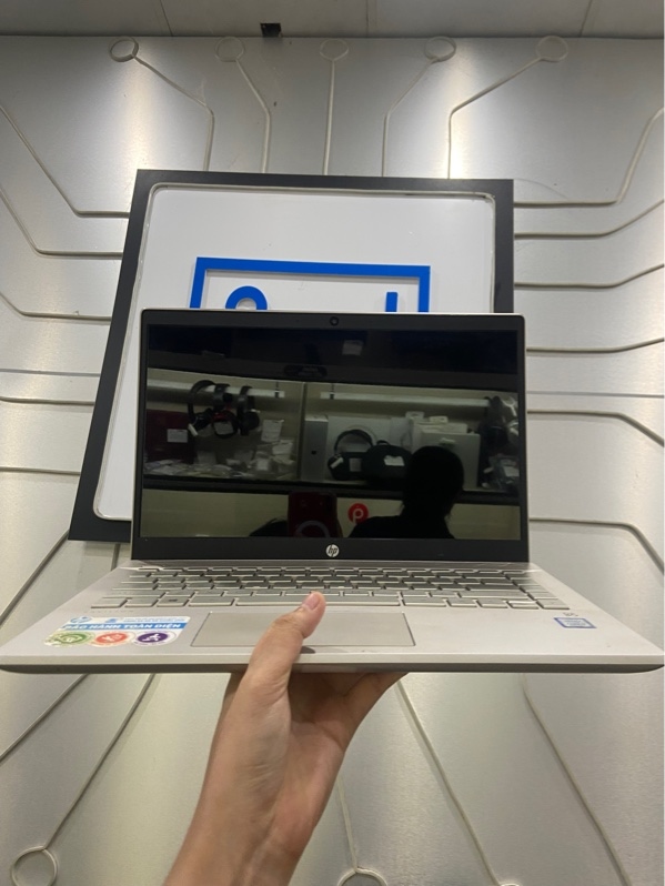 Laptop HP Pavilion 14-CE2xxx - i3-8145U - Ram 8/256GB SSD - Pin 100% - Màu bạc - Ngoại hình: 98% - Kèm sạc