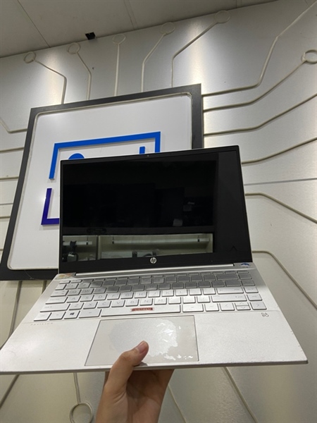 Laptop HP Pavilion 14-DV0XXX - i3-1125G4 - Ram 12/256GB SSD - Pin 100% - Màu trắng - Ngoại hình: 97% - cấn móp, 4 vệt phản quang, màn ám vàng viền, màn gập hở - Kèm sạc 1