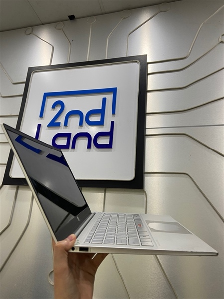 Laptop HP Pavilion 14-DV0XXX - i3-1125G4 - Ram 12/256GB SSD - Pin 100% - Màu trắng - Ngoại hình: 97% - cấn móp, 4 vệt phản quang, màn ám vàng viền, màn gập hở - Kèm sạc 2