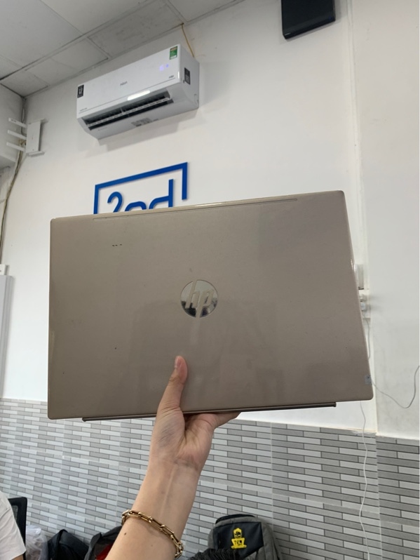Laptop HP Pavilion 15-CS2XXX - Intel Core i5-8265U - RAM 4GB/SSD 128GB/HDD 1TB - Màu bạc - Pin chai - Ngoại hình: 97% - Cấn góc - Kèm sạc