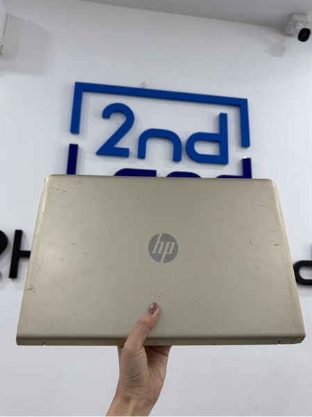 Laptop HP Pavilion 15-EC0XX - i5 7200U - Ram 12GB/128GB SSD - 512GB HDD - Card Geforce 940MX - Màu bạc - Pin thay 100% - Ngoại hình 96% - Bể góc trầy nặng , phản quang màn , ám hồng rõ , tối viền - Kèm sạc