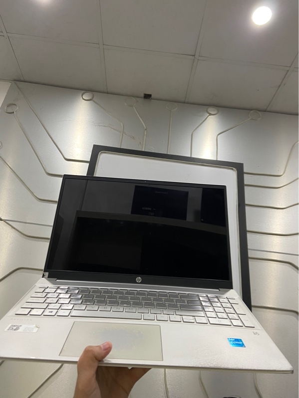 Laptop HP Pavilion 15- EG0542TU - i3-125G4 - Ram 4/256GB - Sức khỏe 71 đã chạy hơn 12k giờ - Pin 100% thay new - Màu xám - Ngoại hình: 97% - Cấn nặng, hở mặt D, màn ám hồng, in phím - Kèm sạc