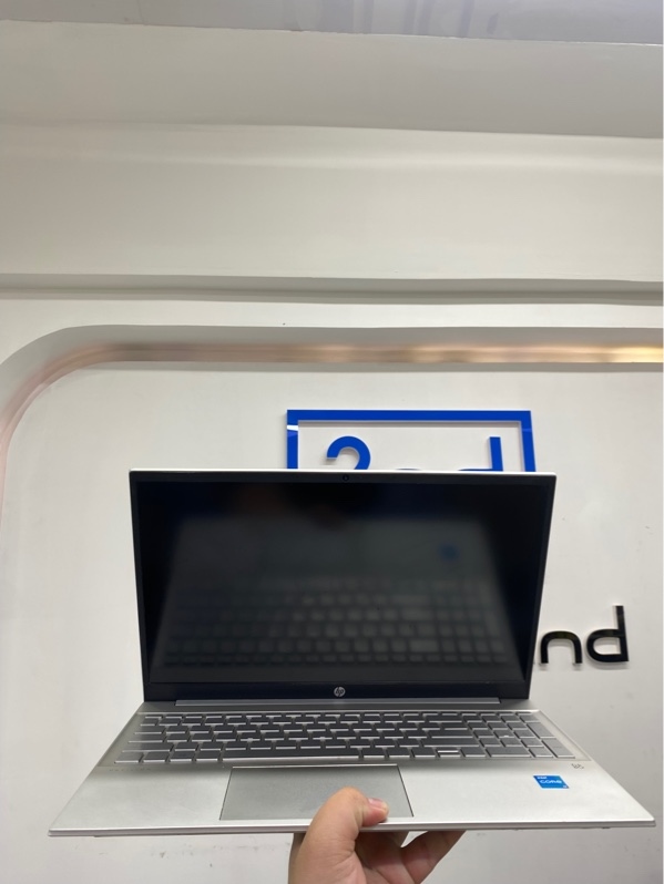 Laptop HP pavilion 15 eg0xxx - i3 - 1115-G4 - 4/256gb ssd - Màu bạc - Pin thay - Ngoại hình 97% - Màn ám hồng nhẹ, 1 đốm phản quang - Kèm sạc