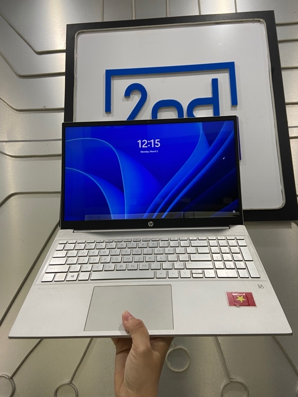 Laptop HP Pavilion 15-Eg0xxx - I3-1125G4 - Ram 4/256GB SSD - Pin 100% - Màu bạc - Ngoại hình: 97% - bung keycab phím O, màn bầm phím - Kèm sạc