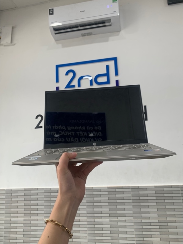 Laptop HP pavilion 15-EG0XXX - I5-1135G7 - Ram 8/512gb ssd - Màu bạc - Pin 75% - Ngoại hình: 97% - Kèm sạc