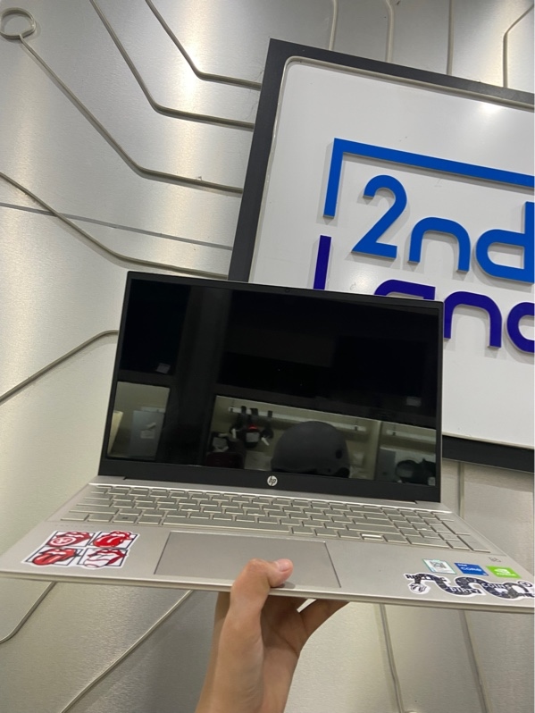 Laptop HP Pavilion 15-EG2062TX - i5-1235U - Ram 8/512GB SSD - Pin 84% - Màu bạc - Ngoại hình: 97% - Kèm sạc