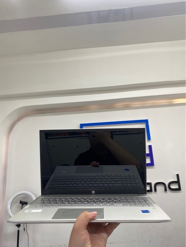 Laptop HP Pavilion 15 eg2xx - i5 1240p - 8/256 SSD - Màu bạc - Pin thay 100% - Ngoại hình 96% - màn phản quang, ám hồng, in phím, mất keycab phím W - Kèm sạc
