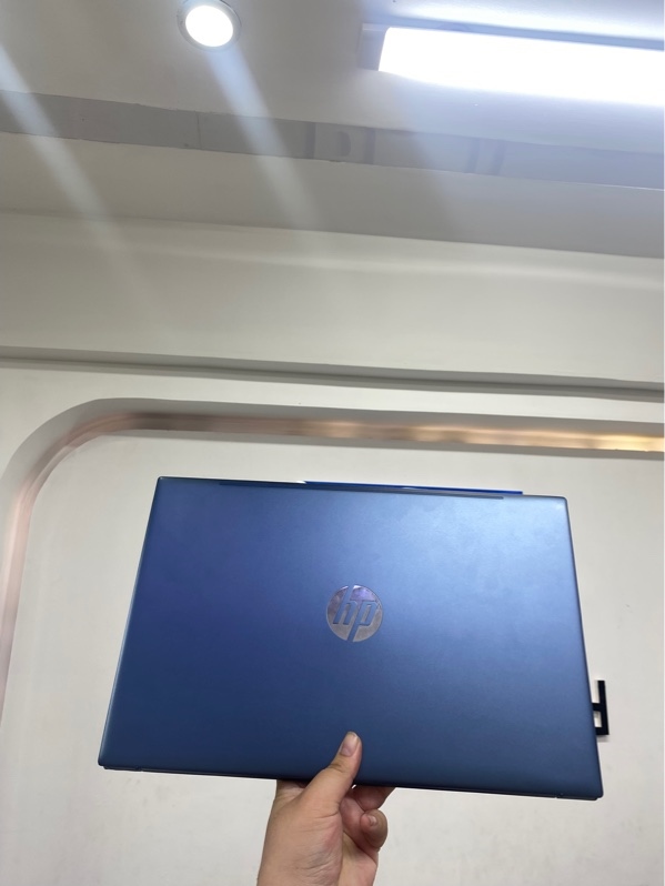 Laptop HP Pavilion 15-eg3045cl - I7-1355U - Geforce MX550 - Ram 32/512gb ssd - Màu xanh - Pin 86% - Ngoại hình 97% - Cấn 4 góc, màn ám vàng, phản quang 2 đốm - Kèm sạc linh kiện