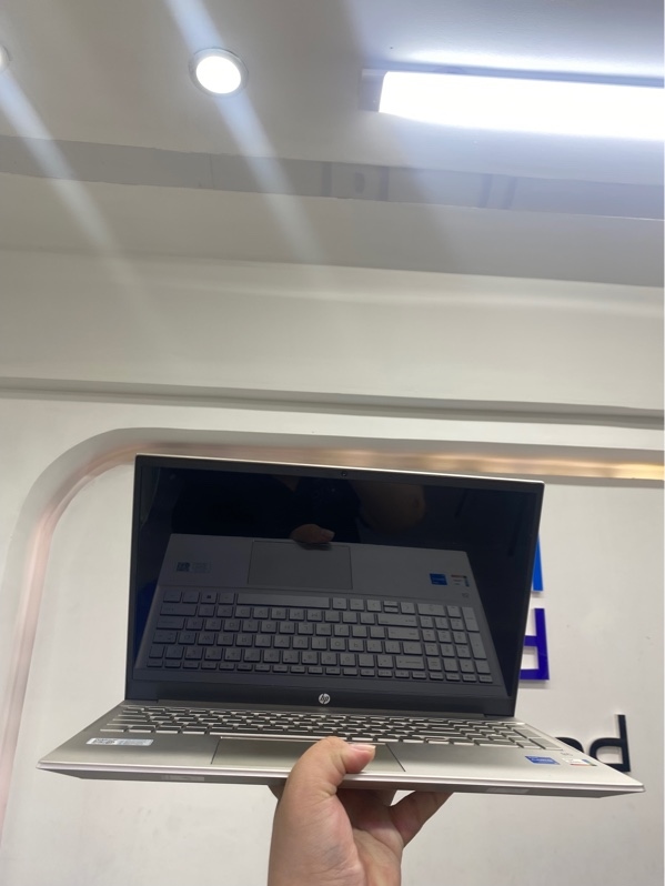 Laptop HP Pavilion 15-eg3093TU - I5 1335U - 16/512gb - Màu bạc vàng - Pin 98% - Ngoại hình 98% - Kèm sạc