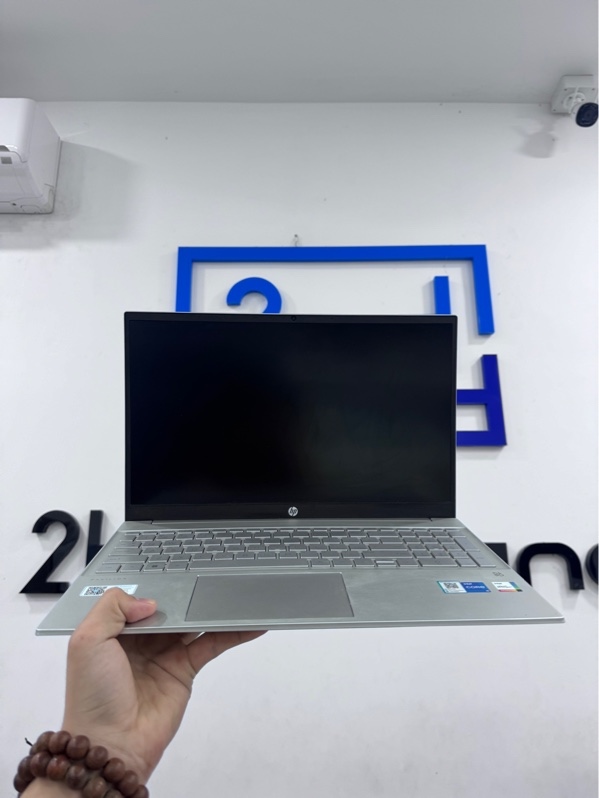 Laptop HP Pavilion 15-eg3xxx - i5-1335U, 16/512Gb SSD - Màu bạc - Pin 90% chu kỳ sạc 53 - Ngoại hình 97% - móp vỏ, màn hằn phím - Kèm sạc