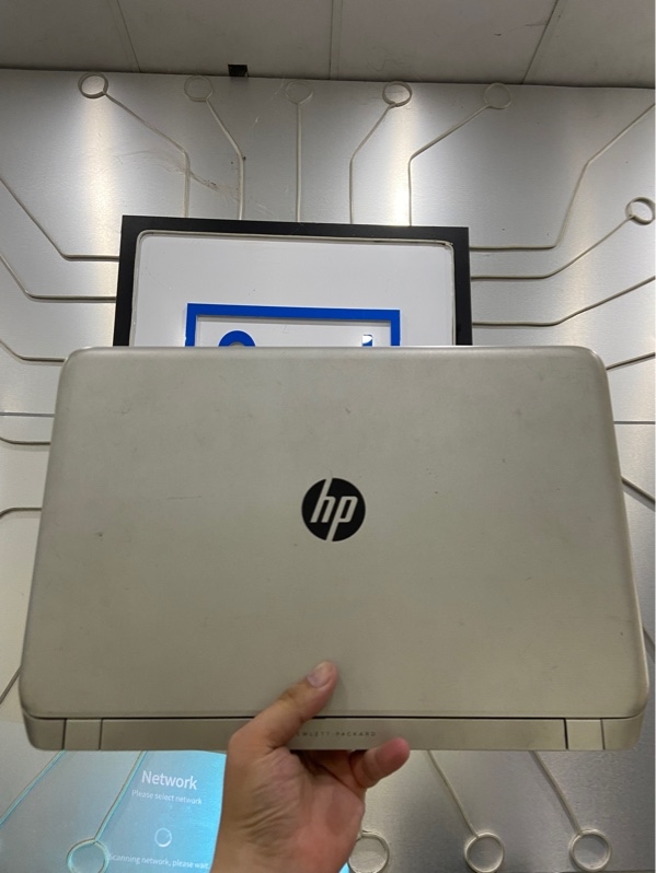 Laptop HP Pavilion 15 - i5-4210U - Ram 4/500gb HDD + 120gb SSD - Pin 100% - Màu xám - Ngoại hình: 97% - Màn ám hồng, in phím, phản quang, xước, ố, cấn sườn - Kèm sạc