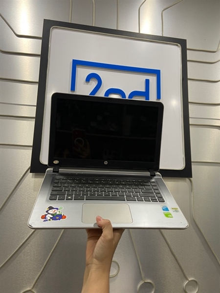 Laptop HP Pavilion Notebook - i5-5200U - Ram 4/500GB SSD - Geforce 940M - Màu bạc - Ngoại hình: 97% - Trầy xước, pin chai, màn hở sáng + rộp + ám hồng, loa rè - Body - Kèm sạc 1