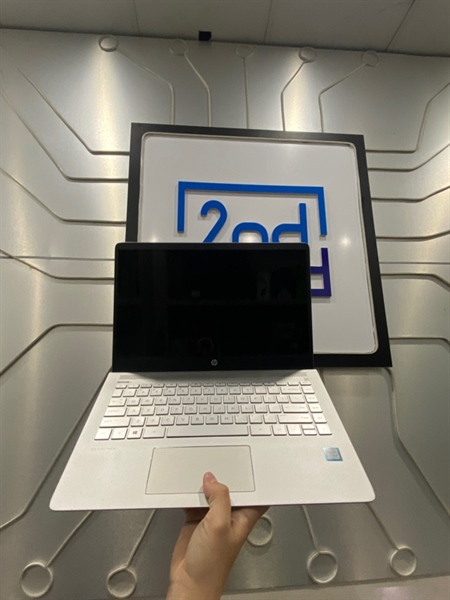 Laptop HP Pavilon 14-BF0XX - i5-7200U - Ram 8/128GB 1TB HDD HD Graphics 620 - Pin 60% - Màu bạc - Ngoại hình: 97% - Viền ám vàng, nhiều chấm phản quang, loa nhỏ - Body - Kèm sạc 1