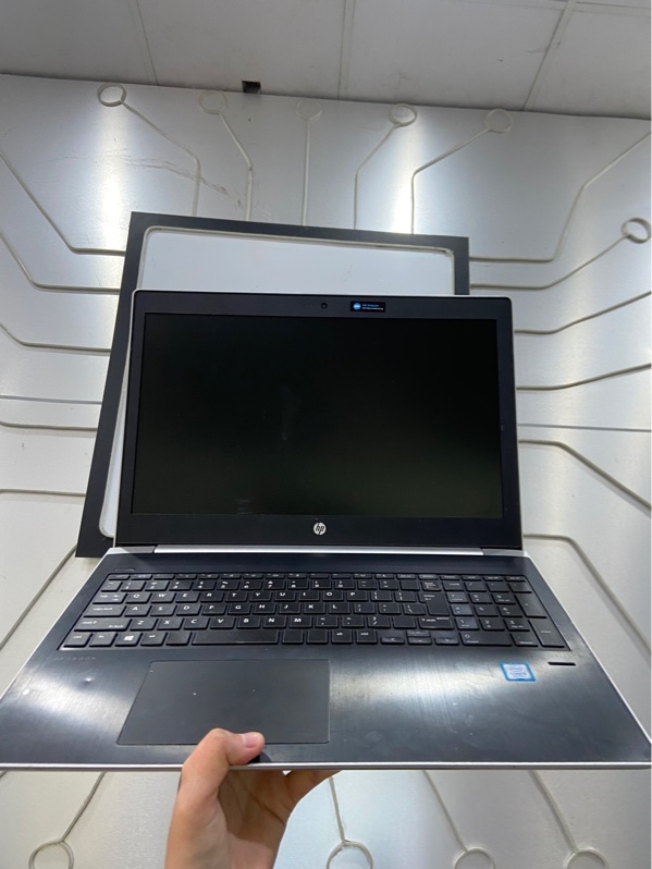 Laptop HP ProBook 450 G5 - intel core i5-8250U - Ram 8/256GB SSD - Pin 69% - Màu bạc - Ngoại hình: 97% - Màn tối viền, ám xanh, xước thân - Kèm sạc