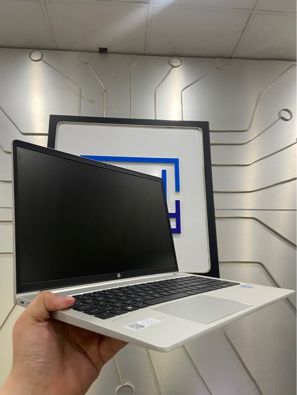 Laptop HP ProBook 450 G8 Notebook - i3-1115G4 - Ram 4/256GB SSD - Sức khỏe ổ 97 - Pin 73% - Màu bạc - Ngoại hình: 97% - Màn ám vàng - Kèm sạc