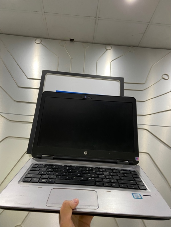 Laptop HP ProBook 640 G2 - i5-6300U - Ram 8/120GB - Pin 100% - Màu đen - Ngoại hình: 97% - Màn phản quang, ám hồng, tối viền - Kèm sạc