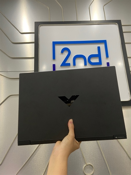 Laptop HP Victus 16-80XXX - Ryzen 5 7640HS - Ram 32/512GB SSD - Carf RTX 3050 6G - Pin 92% - Màu đen - Ngoại hình: 98% - Màn ám vàng - Kèm sạc