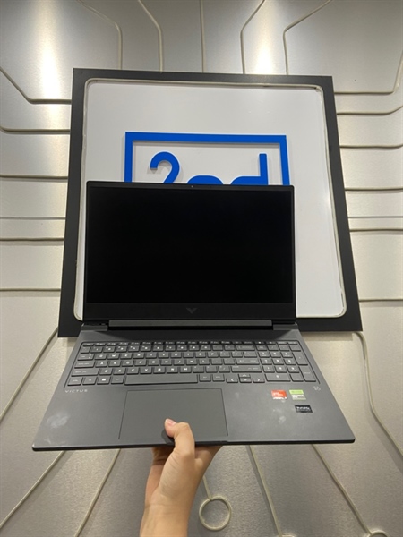 Laptop HP Victus 16-80XXX - Ryzen 5 7640HS - Ram 32/512GB SSD - Carf RTX 3050 6G - Pin 92% - Màu đen - Ngoại hình: 98% - Màn ám vàng - Kèm sạc 1