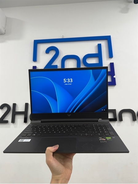 Laptop HP Victus 16-E0XXX - Ryzen 5 5600H - Ram 8/512GB SSD - Card GTX 1650 - Màu đen - Pin 100% - Ngoại hình 97% - Tối viền , ám vàng , màn trầy , cháy màn viền trái , dán sticker - Kèm sạc 2