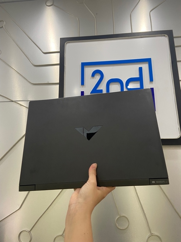 Laptop HP Victus Gaming 16 - S0077AX - AMD Ryzen 7 7840HS - RTX 3050 6G - Ram 16/512GB SSD - Pin 78% - Màu đen - Ngoại hình: 98% - Màn 2 đốm phản quang - Kèm sạc