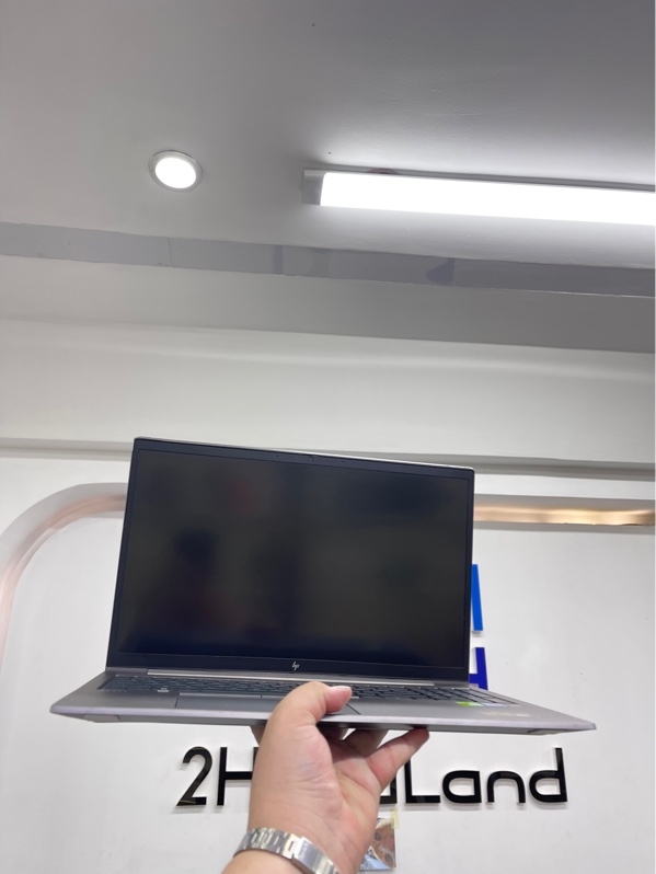 Laptop HP ZBook Firefly 15.6 inch G8 Mobile Workstation - i7-1185G7 - Nvidia T500 - Ram 16/512gb SSD - Màu xám - Pin thay 100% - Ngoại hình 98% - màn sọc 1 đường, 1 đốm phản quang, hở khung màn nhẹ - Kèm sạc