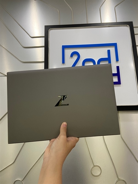 Laptop HP Zbook Friefly 14 G7 - i7-10510U - Ram 16/256GB SSD - Pin 79% - Màu xám - Ngoại hình: 97% - Mất 2 đế cao su, màn rộp in phím, 2 đốm phản quang, góc trên 2 đốm vàng, touchpad vật lý cứng - Kèm sạc