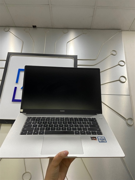 Laptop Huawei BOHK-WAX9X - Ryzen 5 5300U - Ram 8/256GB SSD - Pin 56% - Màu bạc - Ngoại hình: 97% - màn ám hồng nhẹ, tounchpad liệt click trái phải - Kèm cốc sạc 1