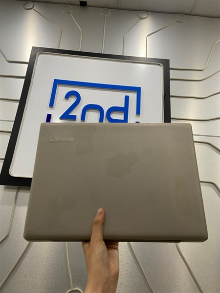 Laptop Lenovo 80X4 - i3 - 7100U - Ram 4GB SSD 240 GB - Pin 62% - Màu đen - Ngoại hình 97% - Màn ám vàng , phản quang ,Touch pad loạn,loa rè nặng -Body - Kèm sạc ( không bảo hành )