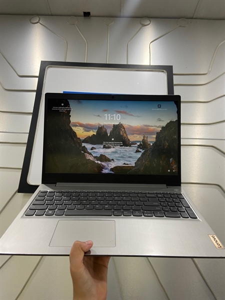 Laptop Lenovo 81UB - i3-10110U - Ram 4/256GB - Pin 96% - Màu bạc - Ngoại hình: 97% - Màn phản quang 5 đốm, in phím, ám hồng viền, mất 1 đệm cao su - Kèm sạc 1