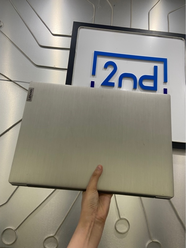 Laptop Lenovo 81UB - I3-10110U - Ram 4/256GB SSD - Pin 77% - Màu bạc - Ngoại hình: 97% - Màn phản quang 5 đốm, in phím, ám hồng viền - Kèm sạc