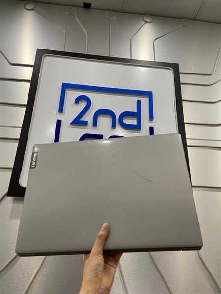 Laptop Lenovo 81UT - AMD Ryzen 5 3500U - Ram 8/256GB SSD - Pin 76% - Màu xám - Ngoại hình: 97% - Bản lề yếu, bể góc bên trái, mất 2 ốc đít, loa nhỏ loa trái rè - Body - Kèm sạc