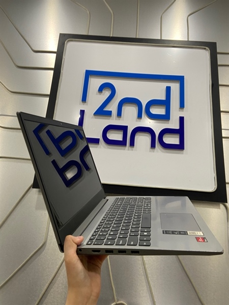 Laptop Lenovo 81UT - AMD Ryzen 5 3500U - Ram 8/256GB SSD - Pin 76% - Màu xám - Ngoại hình: 97% - Bản lề yếu, bể góc bên trái, mất 2 ốc đít, loa nhỏ loa trái rè - Body - Kèm sạc 2
