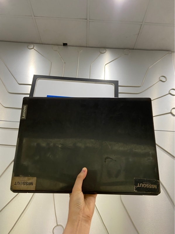 Laptop Lenovo 81VD - i3-7020U - Ram 4/256GB - Màu đen - Pin 74% - Ngoại hình: 97% - Touchpad delay, màn ám hồng, dơ, in phím, hư mic, loa, hư 1 cổng USB - Kèm sạc - Không bảo hành