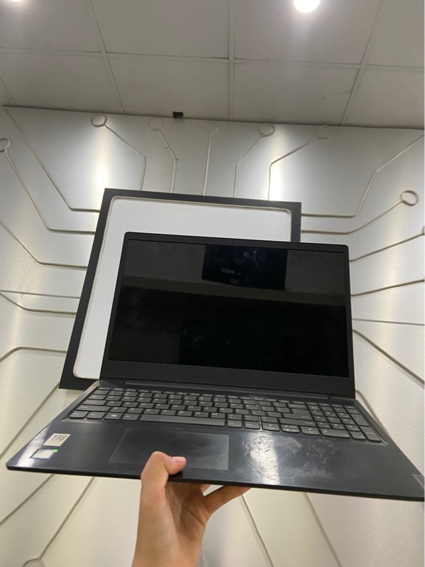 Laptop Lenovo 81VD - i3-7020U - Ram 4/256GB - Màu đen - Pin 74% - Ngoại hình: 97% - Touchpad delay, màn ám hồng, dơ, in phím, hư mic, loa, hư 1 cổng USB - Kèm sạc - Không bảo hành