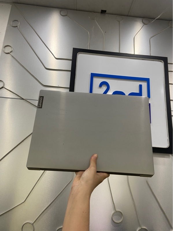 Laptop Lenovo 81W8 - I3-1005G1 - Ram 4/256gb SSD - Pin 71% - Màu xám - Ngoại hình: 97% - Ổ cứng 88% báo nóng, màn in phím, lún touchpad và hơi loạn - Kèm sạc