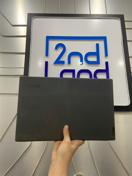 Laptop Lenovo 82A1 - i7-1065G7 - Ram 8/512GB SSD - Pin 40% - Màu xám - Ngoại hình: 97% - Xước cấn, vài đốm phản quang, viền ám hồng, liệt phím ESC - Body - Kèm sạc