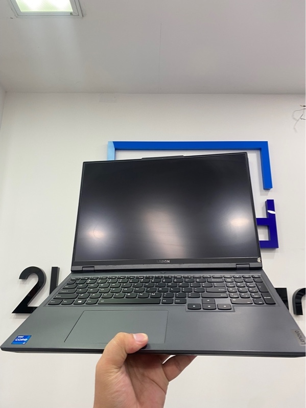 Laptop Lenovo 82JD - I7-11800H - RTX 3060 - 16/512GB - Pin: 90% - Màu đen - Ngoại hình: 97% - Trầy viền, cấn nhiều góc, màn ám hồng, đen góc, 1 đốm phản quang - Kèm sạc