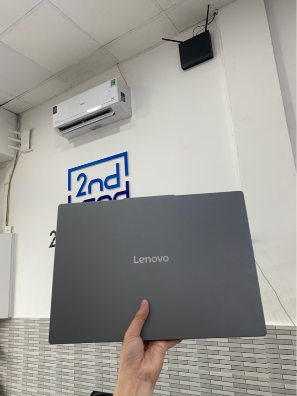 Laptop Lenovo 83n3 - Snapdragon R-X X126100 - Ram 16/512ssd - Màu xám - Ngoại hình: 97% - Màn trầy, ám xanh, hư 1 cổng usb, trầy body - Kèm sạc