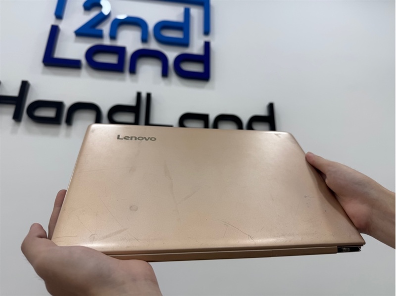 Laptop Lenovo 8SW - i5 - 6200U - Ram 4/128GB HDD Graphiscs 520 - Pin 80% - Màu vàng - Ngoại hình 97% - Màn ám phản quang , bể sườn - Body - Kèm sạc 1