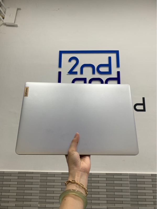Laptop Lenovo Ideapad 1 15ALC7 - Ryzen 5 5625U - Ram 16GB/512GB SSD - Màu bạc - Ngoại hình: 99% - Chưa active, no box - Kèm sạc