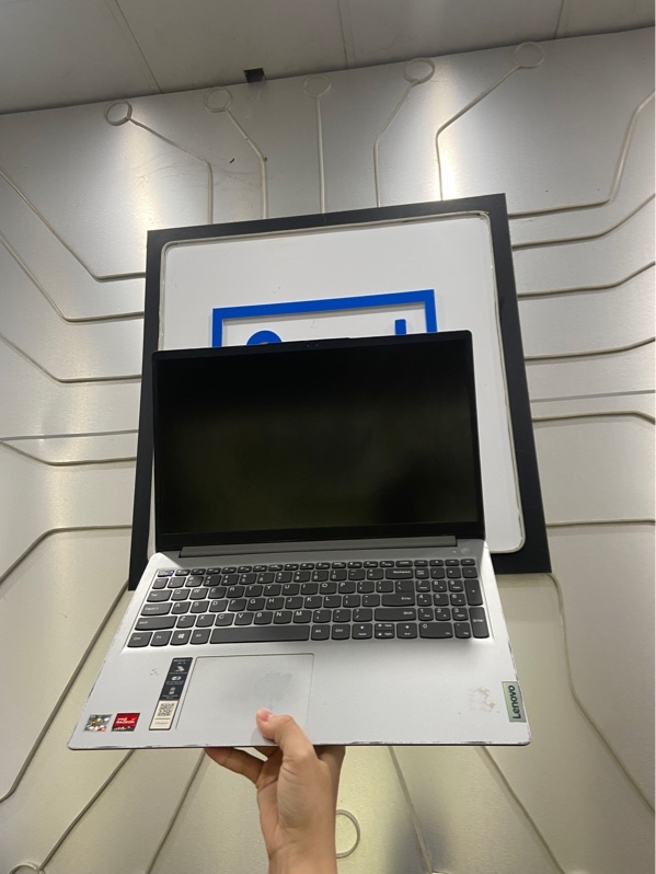 Laptop Lenovo Ideapad 1 15AMN7 - AMD Ryzen 5 7520U - Ram 8/512gb SSD - AMD RadeonT 610M - Pin 80% - Sức khoẻ ổ 88 - Màu bạc - Ngoại hình: 96% - Màn phản quang+ ám hồng+in phím+hở sáng, bản lề lỏng - Kèm sạc