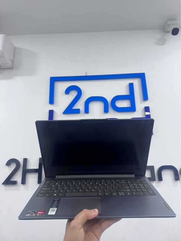 Laptop Lenovo Ideapad Slim 3 15AMN8 - Ryzen 5 7520U - 16/512Gb ssd - Màu bạc - Pin 95% - Ngoại hình 98%, tối hai bên viền, ổ sức khoẻ 95% - Kèm sạc - Còn BH đến T7/2027 không bill