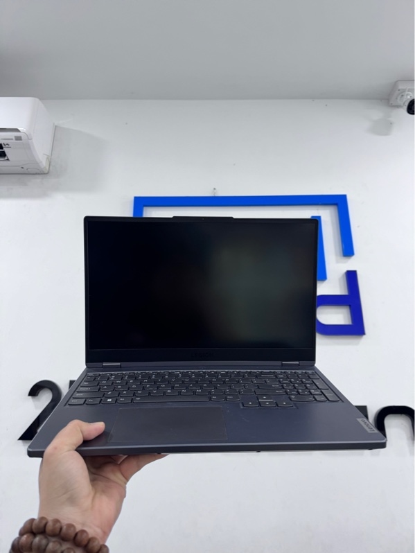 Laptop Lenovo Legion 5 15ARH7 - Ryzen 5 6600H - 16/512Gb SSD - card RTX 3050 - Màu xám - Pin 86%, chu kỳ sạc 141 - Ngoại hình 97% - Viền trầy cấn, cấn bể góc, màn ám hồng - Kèm sạc 230W